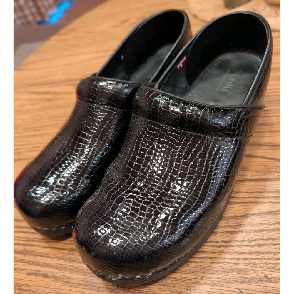 Sanita Danish Clogs Black Reptile Embossed Patent Womens Size 11.5/12 (43)